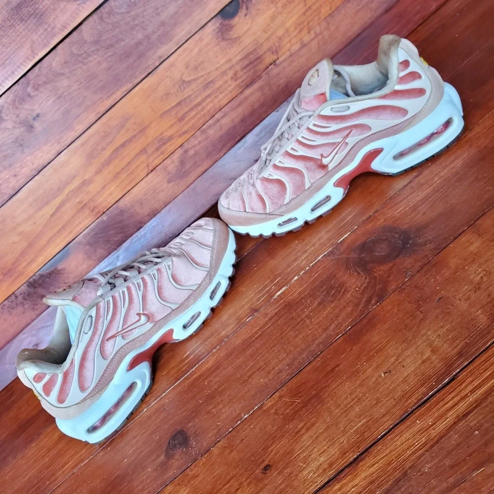Nike‎ Air Max Plus Shoes Women 6.5 Velvet Dusty Pink AH6788-201